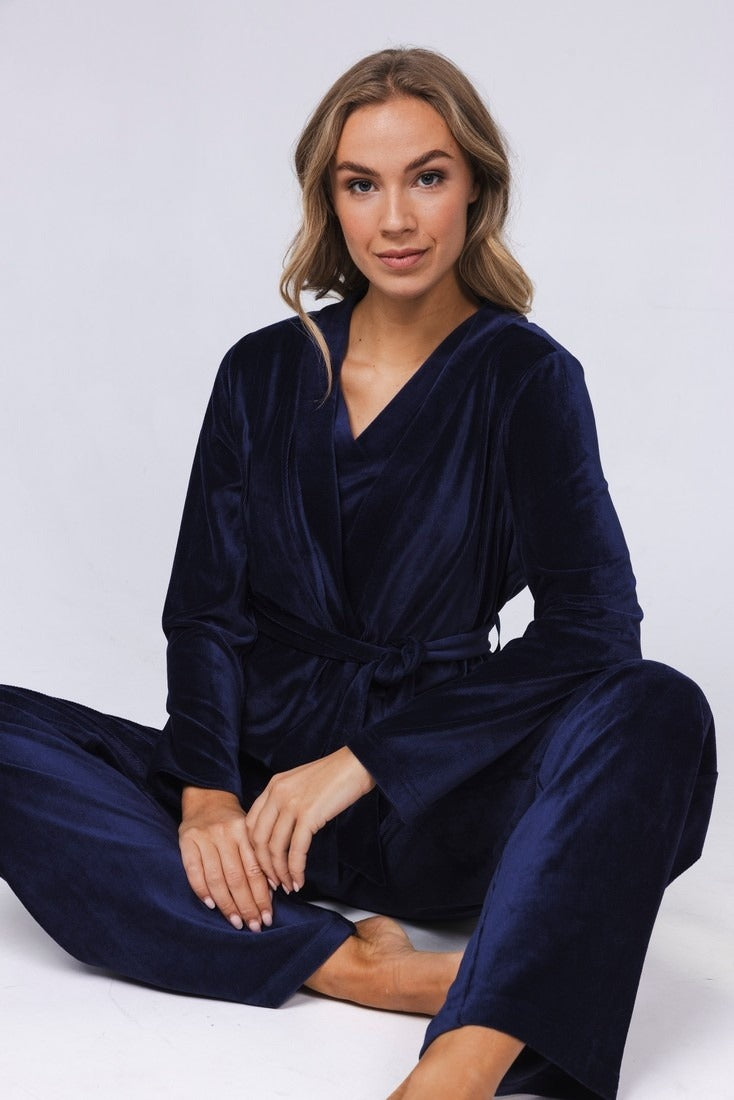 Tumesinine kodukostüüm